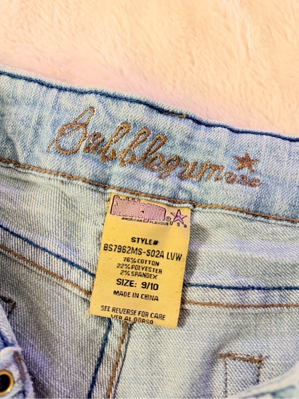 Vintage Y2K Bubblegum USA American Flavour grommet stud raw hem Jean shorts